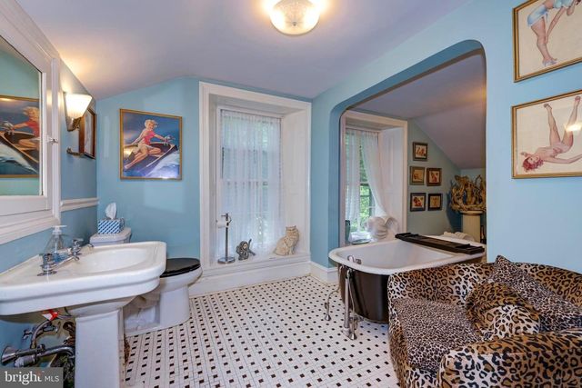 705 WOODLANE RD, Beverly, NJ 08010