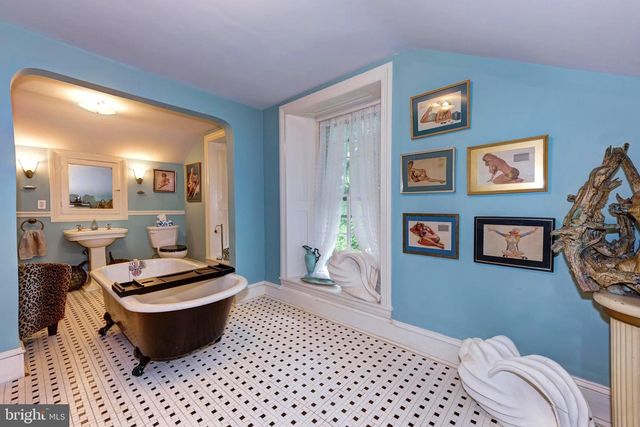 705 WOODLANE RD, Beverly, NJ 08010