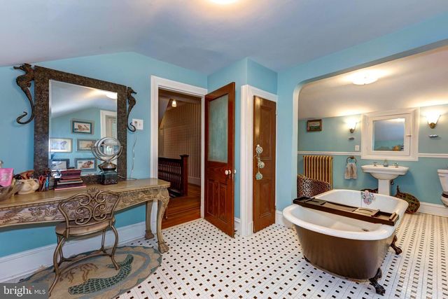 705 WOODLANE RD, Beverly, NJ 08010