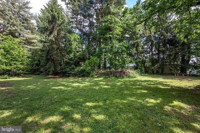 705 WOODLANE RD, Beverly, NJ 08010