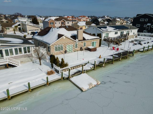 305 Aldo Drive, Toms River, NJ 08753