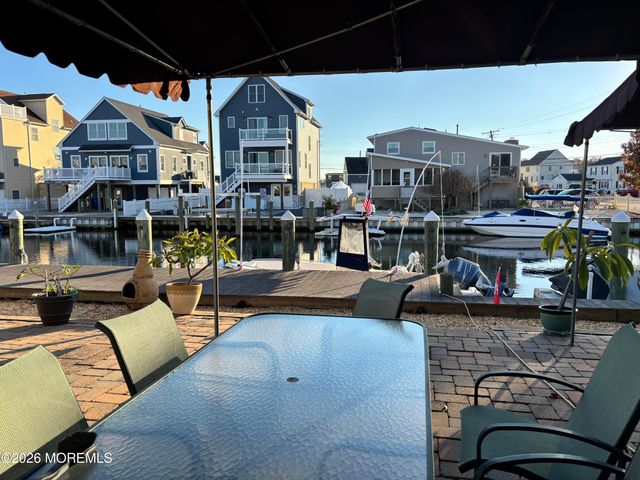 305 Aldo Drive, Toms River, NJ 08753