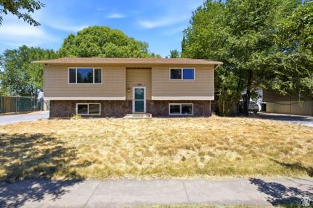 462 W 2225 S, Clearfield, UT 84015