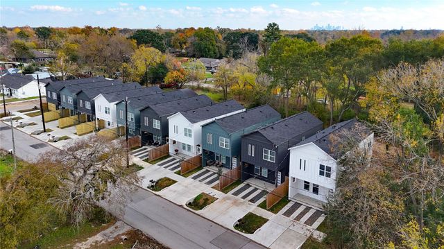 1207 Dewalt Street, Houston, TX 77088