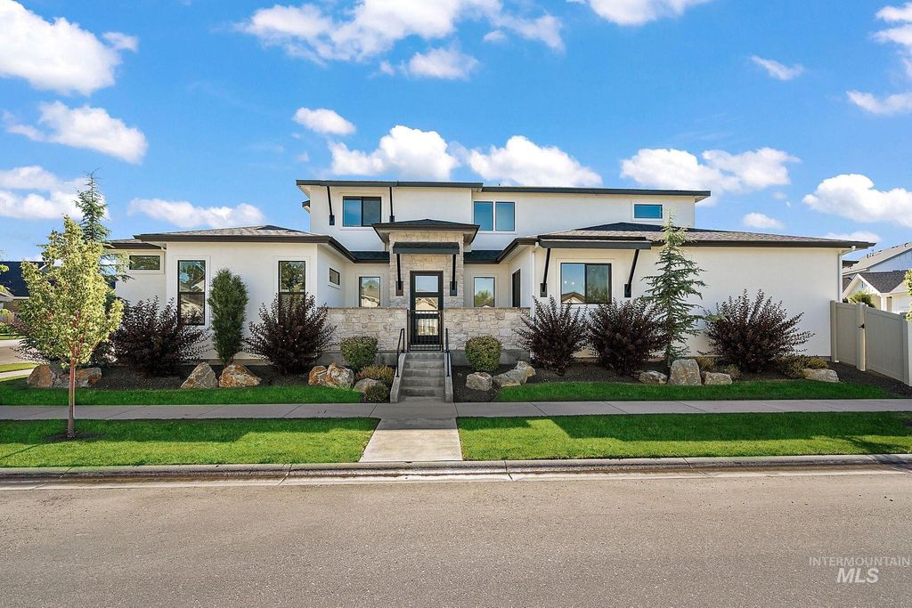 2660 N Penny Lake, Star, ID 83669
