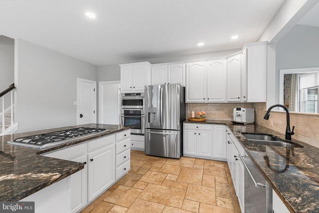 327 TWIN POND DR, West Chester, PA 19382