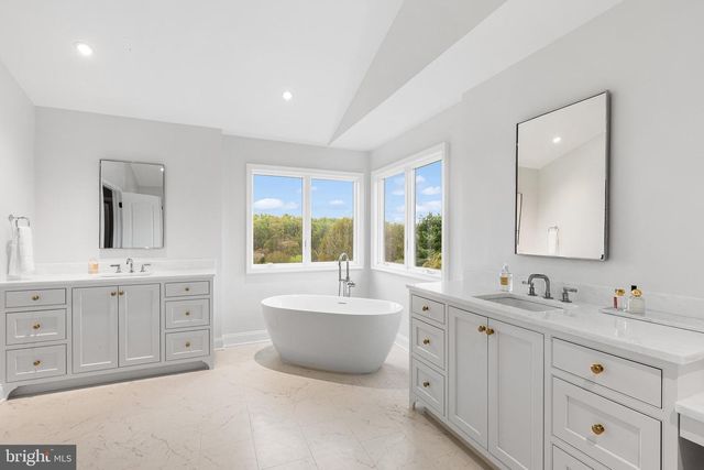 327 TWIN POND DR, West Chester, PA 19382