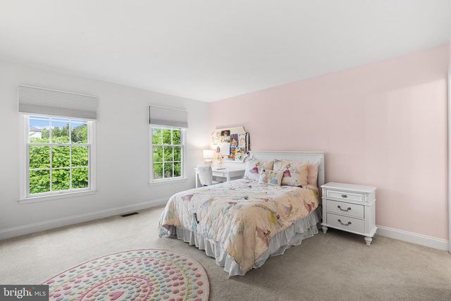 327 TWIN POND DR, West Chester, PA 19382