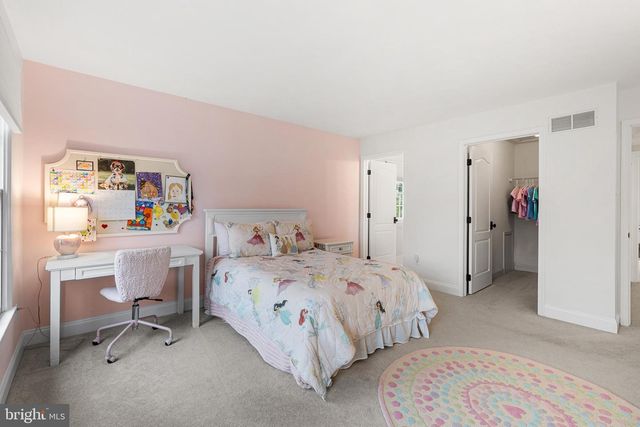 327 TWIN POND DR, West Chester, PA 19382