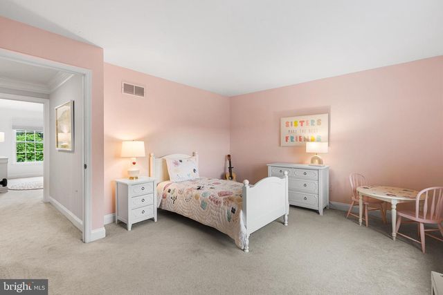 327 TWIN POND DR, West Chester, PA 19382