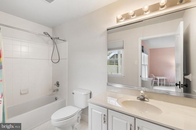 327 TWIN POND DR, West Chester, PA 19382