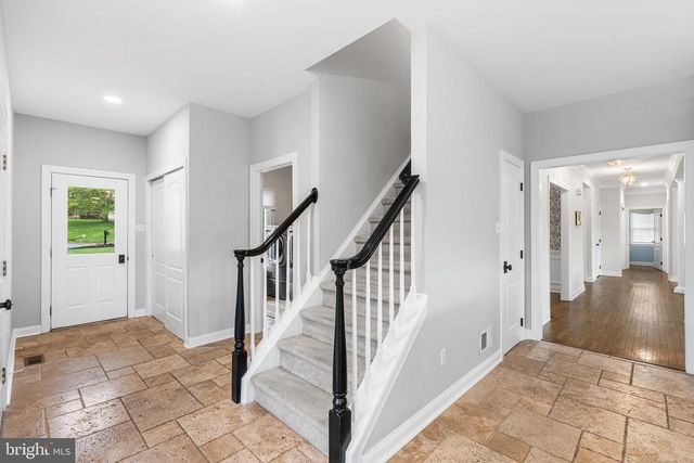 327 TWIN POND DR, West Chester, PA 19382