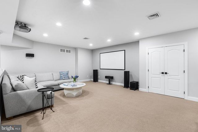 327 TWIN POND DR, West Chester, PA 19382