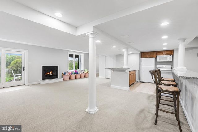 327 TWIN POND DR, West Chester, PA 19382