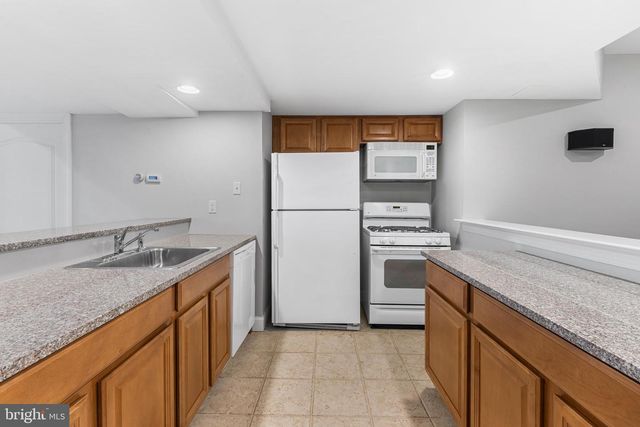327 TWIN POND DR, West Chester, PA 19382