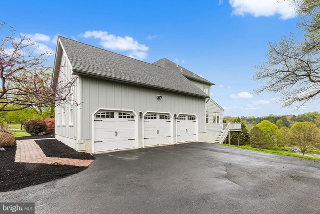 327 TWIN POND DR, West Chester, PA 19382