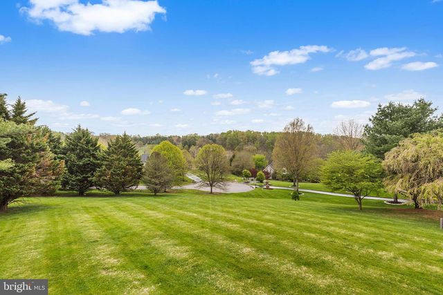 327 TWIN POND DR, West Chester, PA 19382