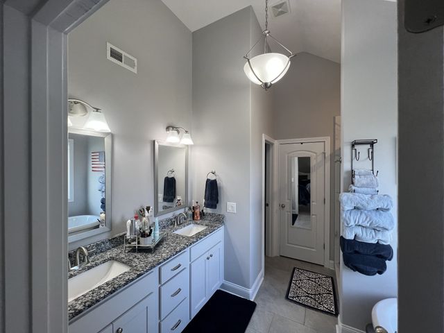 1134 N Ja Tate Dr, Clarksville, TN 37043