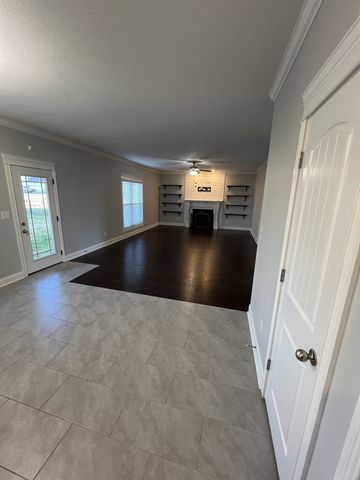 1134 N Ja Tate Dr, Clarksville, TN 37043