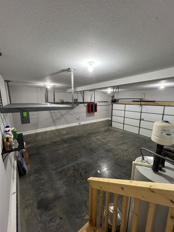 1134 N Ja Tate Dr, Clarksville, TN 37043