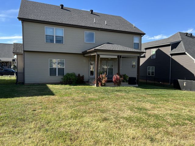 1134 N Ja Tate Dr, Clarksville, TN 37043