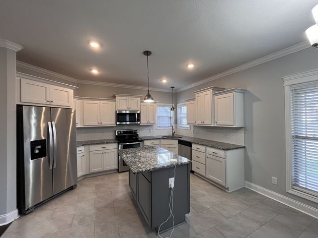 1134 N Ja Tate Dr, Clarksville, TN 37043