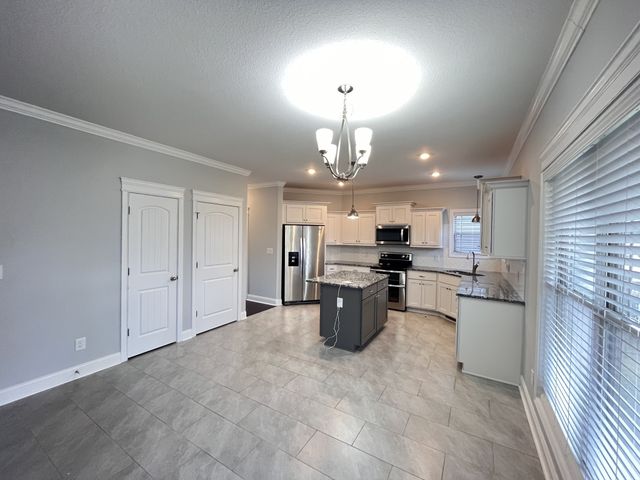 1134 N Ja Tate Dr, Clarksville, TN 37043