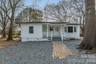 2447 Old NC 27 Highway 10, Mount Holly, NC 28120