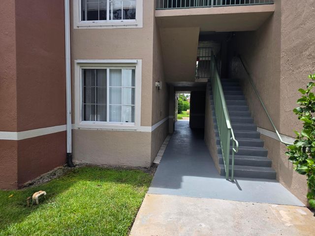 7824 SONOMA SPRINGS Circle 104, Lake Worth, FL 33463
