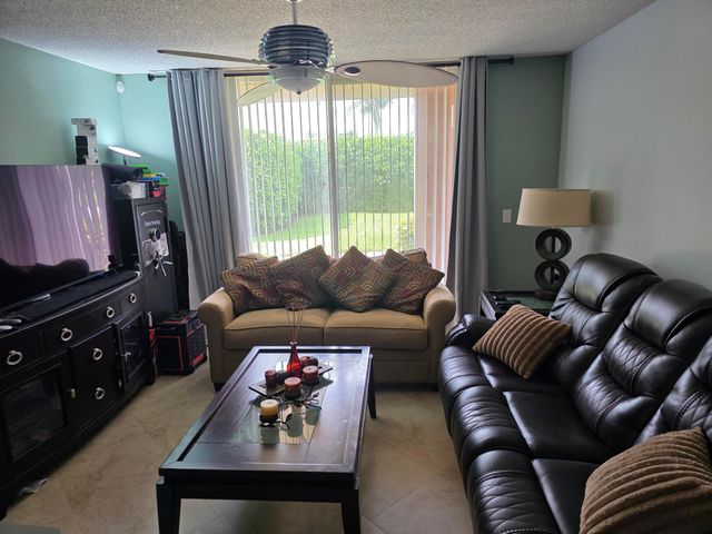 7824 SONOMA SPRINGS Circle 104, Lake Worth, FL 33463