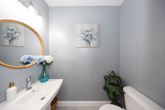 27 Pouts Lane 27, Uxbridge, MA 01569