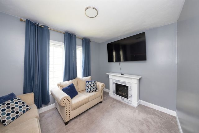 27 Pouts Lane 27, Uxbridge, MA 01569