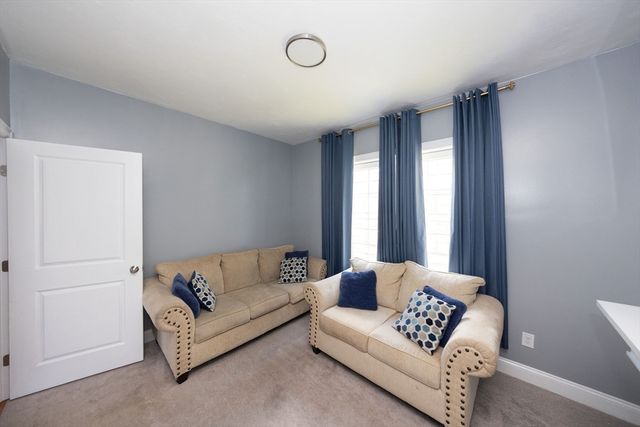 27 Pouts Lane 27, Uxbridge, MA 01569