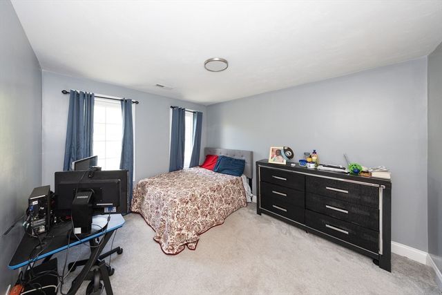 27 Pouts Lane 27, Uxbridge, MA 01569