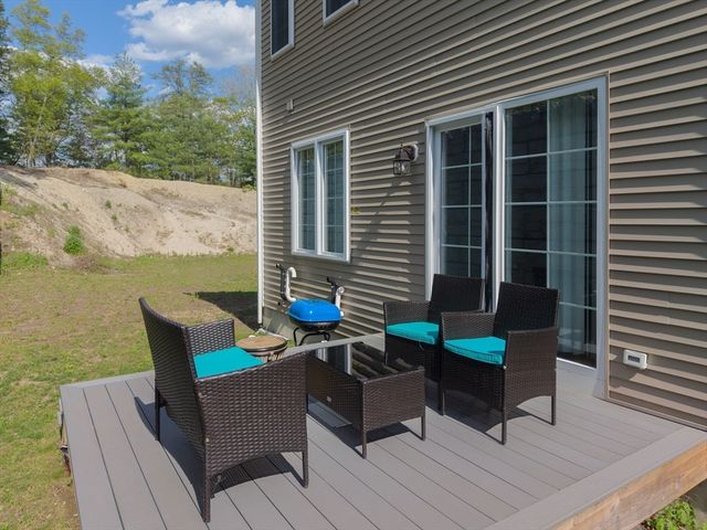 27 Pouts Lane 27, Uxbridge, MA 01569