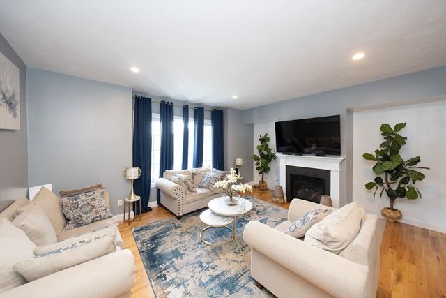 27 Pouts Lane 27, Uxbridge, MA 01569