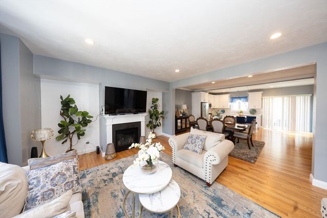 27 Pouts Lane 27, Uxbridge, MA 01569