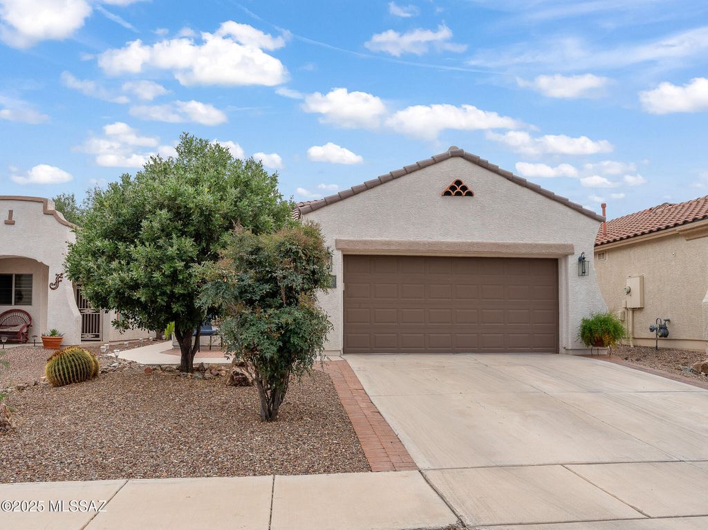 237 W Calle Media Luz, Sahuarita, AZ 85629