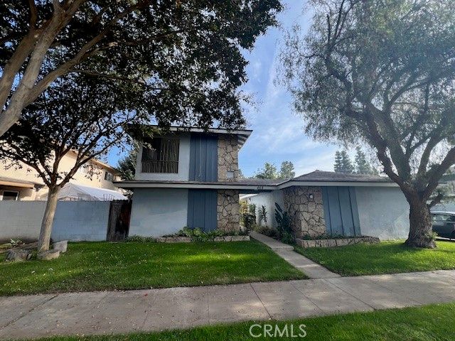 869 N Mallard 1, Orange, CA 92867