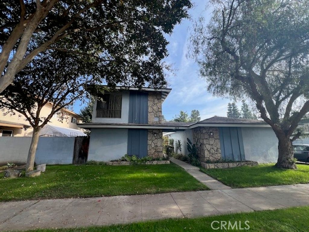 869 N Mallard 1, Orange, CA 92867