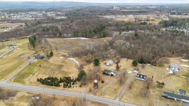 264 Upper Newtown Road, Halfmoon, NY 12118