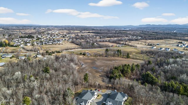 264 Upper Newtown Road, Halfmoon, NY 12118