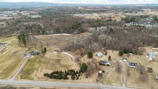 264 Upper Newtown Road, Halfmoon, NY 12118