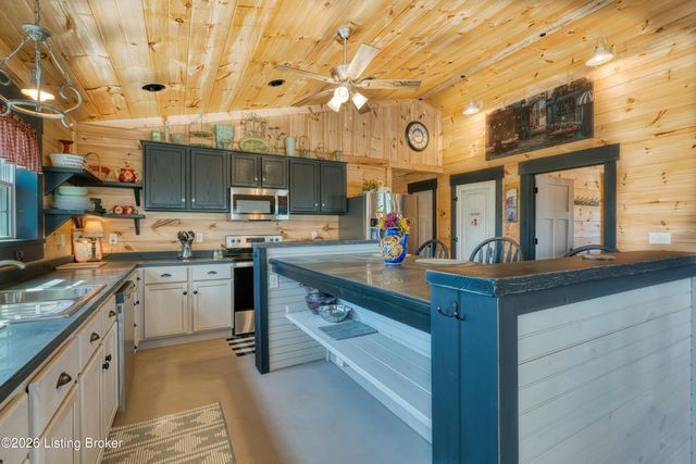 8743 KY-52, Loretto, KY 40037