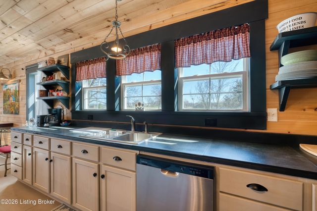 8743 KY-52, Loretto, KY 40037