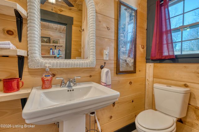 8743 KY-52, Loretto, KY 40037