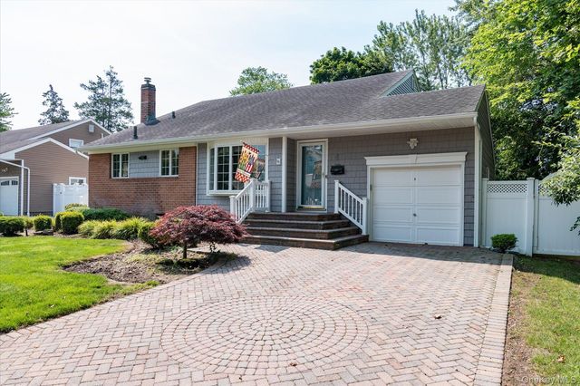 4 Jerold Street, Plainview, NY 11803