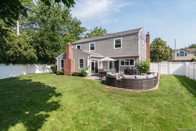 4 Jerold Street, Plainview, NY 11803