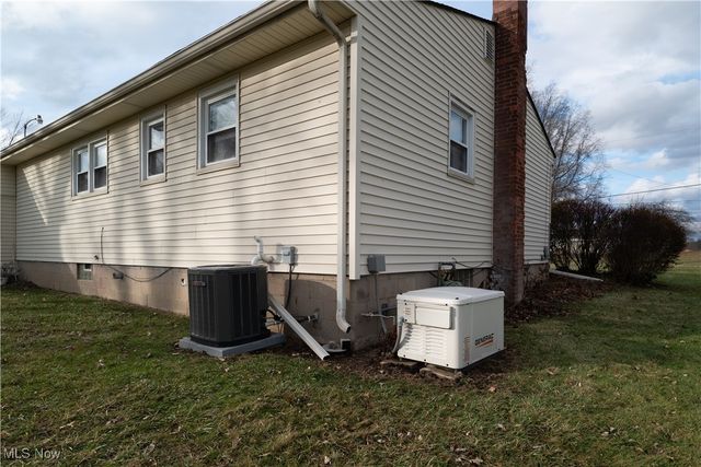 376 Johnson Plank Road NE, Warren, OH 44481