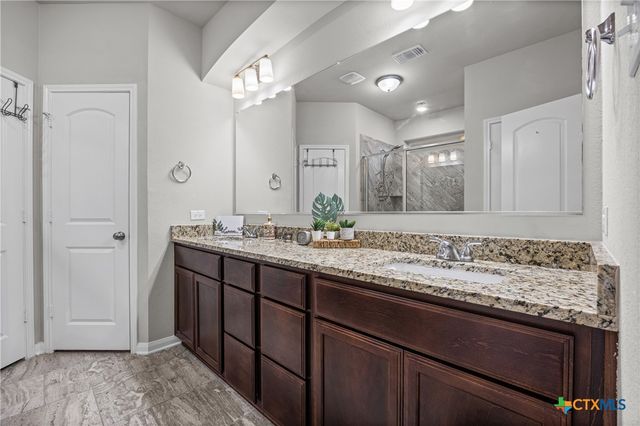 811 S Clanton Cove, Killeen, TX 76542